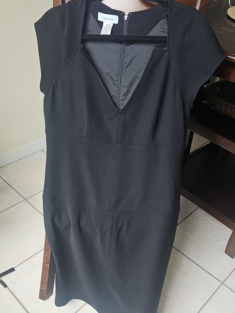 Calvin Klein Black V-Neck Cap-Sleeve Midi Dress
